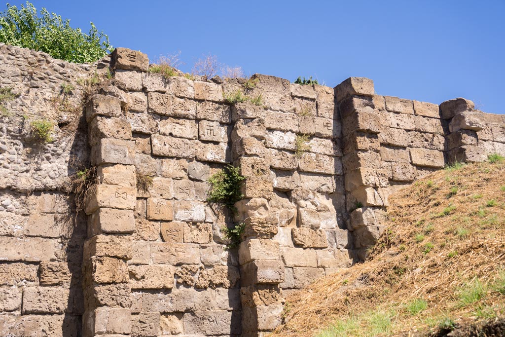 Town Walls at end of Via di Mercurio, Pompeii. August 2023. 
Detail of walls on east side of Tower XI, with Mason’s marks. Photo courtesy of Johannes Eber.