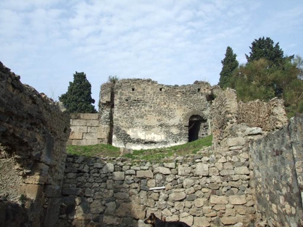 T12 Pompeii. Tower XII. December 2007. Looking north from Vicolo di Modesto.
See Notizie degli Scavi, 1943, (p.275-294), 
for article entitled “Isolation of the wall between Porta Vesuvius and Herculaneum Gate.”
(Isolamento della cinta murale fra Porta Vesuvio e Porta Ercolano).
