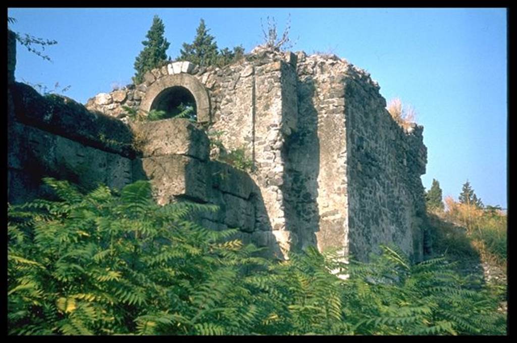 T12 Pompeii. City walls and Pompeii Tower XII.  Photographed 1970-79 by Günther Einhorn, picture courtesy of his son Ralf Einhorn.