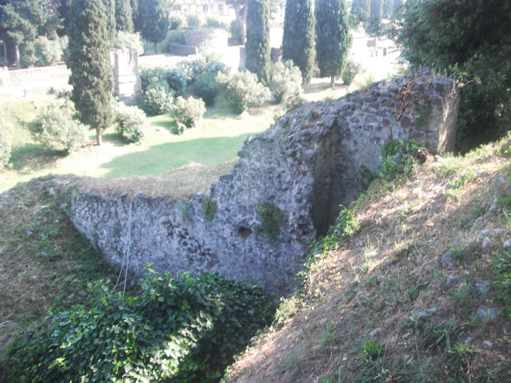 Tower III, Pompeii. May 2011. 
Looking towards west side at lower level and upper north-west corner, on right. Photo courtesy of Ivo van der Graaff.