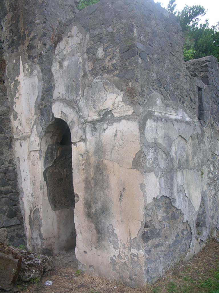 Tower VI, Pompeii. May 2010. 
Looking towards south side with doorway and east side with arrow slit window. Photo courtesy of Ivo van der Graaff.