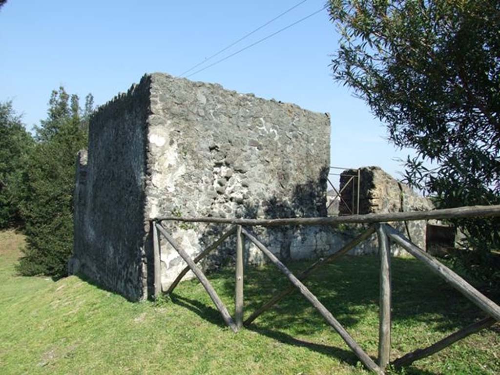 T6 Pompeii. Tower VI. May 2011. South-west corner of tower and south wall. Photo courtesy of Michael Binns.