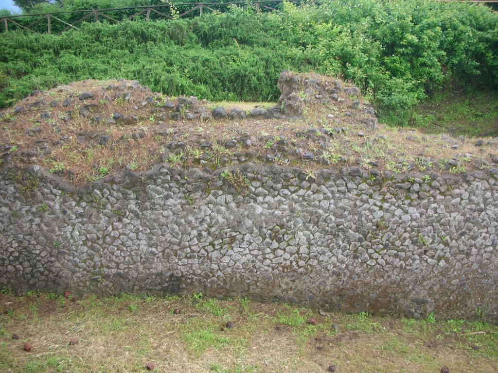Tower IX, Pompeii. May 2010. Looking south on west side of tower, continued. Photo courtesy of Ivo van der Graaff.