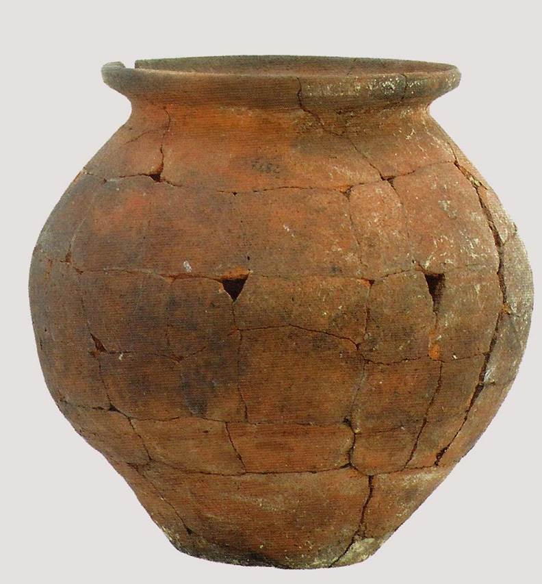 Gragnano. Rustic villa by the Strada Statale 145 Sorrentina. Ovoid jug, with tall rim and low foot.
Used to hold foodstuffs and liquids.
Stabia Antiquarium inventory number 66820.
See Otium Ludens, curated by Guzzo, P, Bonifacio, G, and Sodo, A.M. (2007). Castellammare di Stabia: Nicola Longobardi, p. 176.
