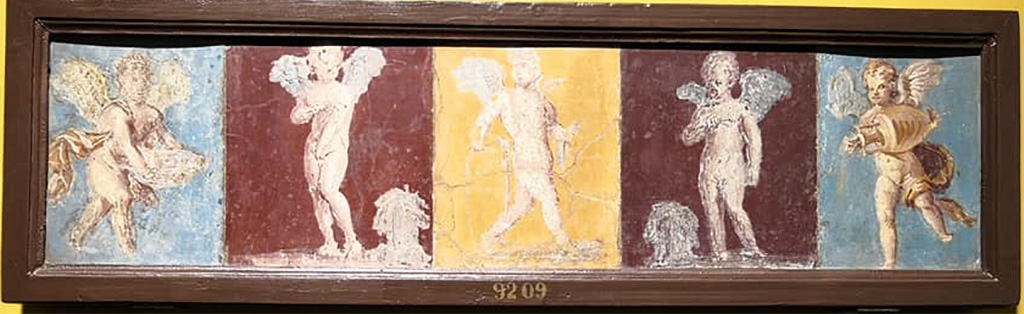 Villa Rustica, Casa di Miri. Villa del Filosofo. Genii or cupids removed from the walls of the stufa 4.
Now in Naples Archaeological Museum. Inventory number 9209.
See Cosenza G., 1907. Stabia: studii archeologici topografici e storici. Trani: Vecchi e C., pag. 255.