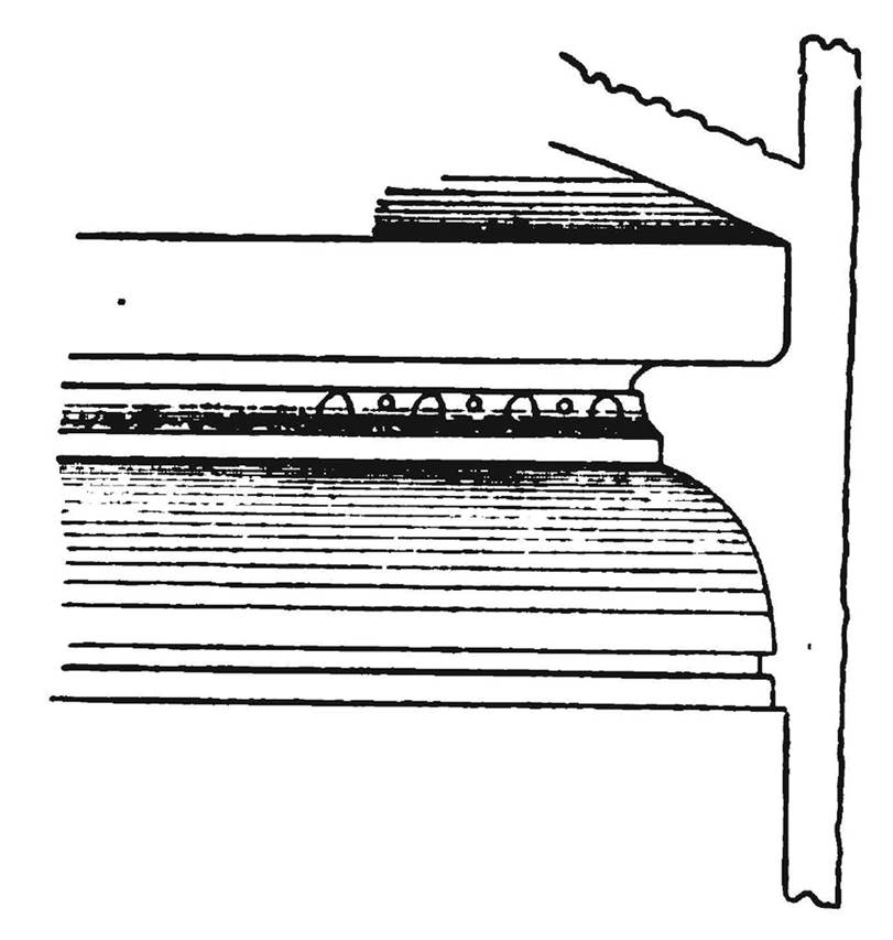 Villa della Pisanella, Boscoreale. The cornice of the small vestibule consisted of a large cove between which were strips and egg shapes.
See Pasqui A., La Villa Pompeiana della Pisanella presso Boscoreale, in Monumenti Antichi VII 1897, (fig. 21).