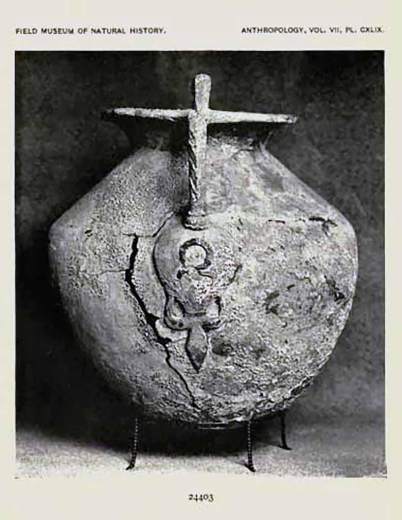 Villa della Pisanella, Boscoreale. Torcularium. Bronze vase with an infant’s face is brought out in relief at the lower end of the handle, which is decorated with a heron and provided with a thumb rest on top.
Photo © Field Museum of Natural History - CC BY-NC.
Now in the Boston Field Museum, inventory number 24403. See in Field Museum