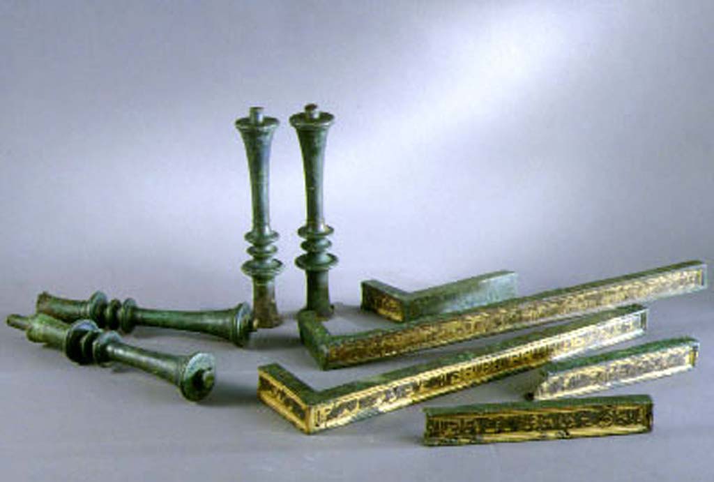 Villa della Pisanella, Boscoreale. Feet of bronze and decorated bands with damascened motifs that adorned the wooden part of a triclinium.
Photograph © Parco Archeologico di Pompei.