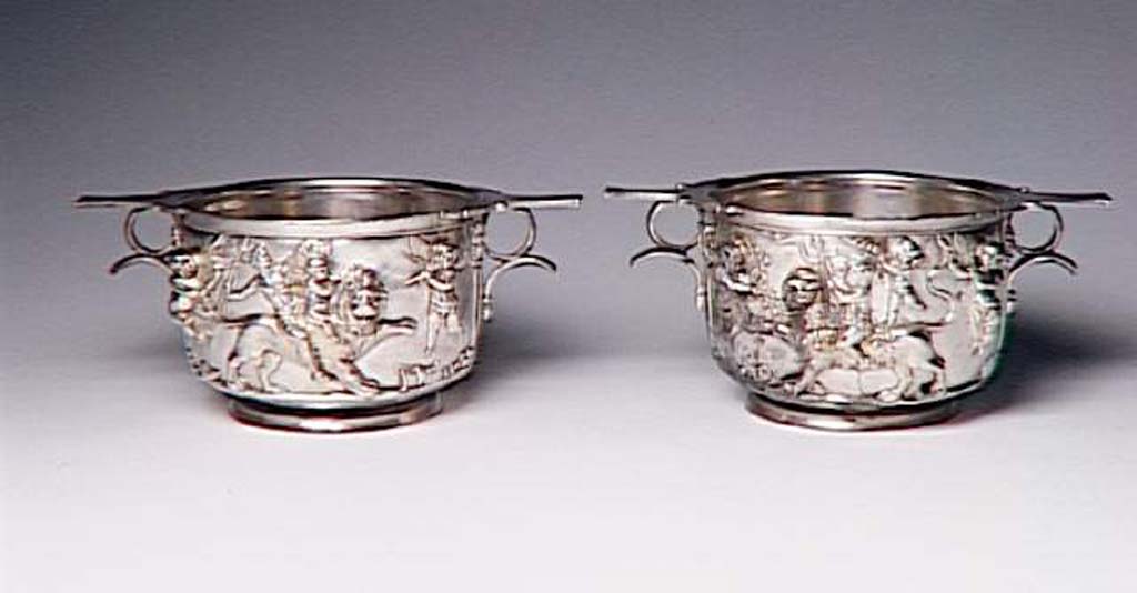 Villa della Pisanella, Boscoreale. Boscoreale Treasure. Pair of skypoï decorated with Dionysian scenes, face with child and panther and lion.
Paire de skypoï à décor de scènes dionysiaques, face avec enfant et panthère et lion .
Now in the Louvre, inventory numbers BJ1911 and BJ1912.
Photo © RMN-Grand Palais (musée du Louvre) / Hervé Lewandowski.