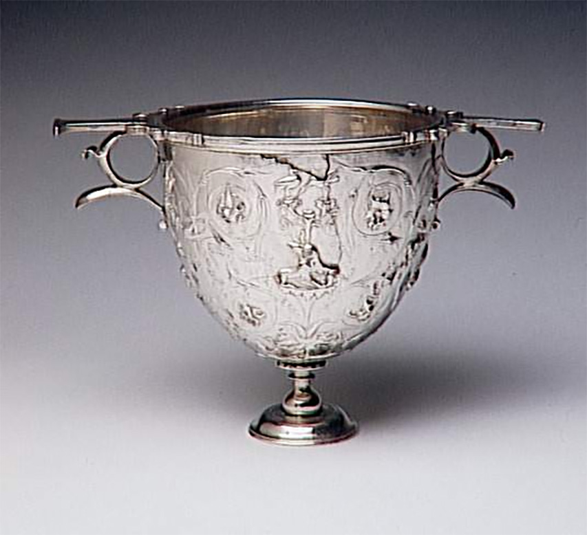 Villa della Pisanella, Boscoreale. Reverse side of the silver Cantharus decorated with floral scrolls and animal fights. 
Côté inverse du Cantharus argenté à décor de rinceaux floraux et combats d'animaux. 
Photo © RMN-Grand Palais (musée du Louvre) / Hervé Lewandowski. 
Now in the Louvre, inventory number BJ1908.