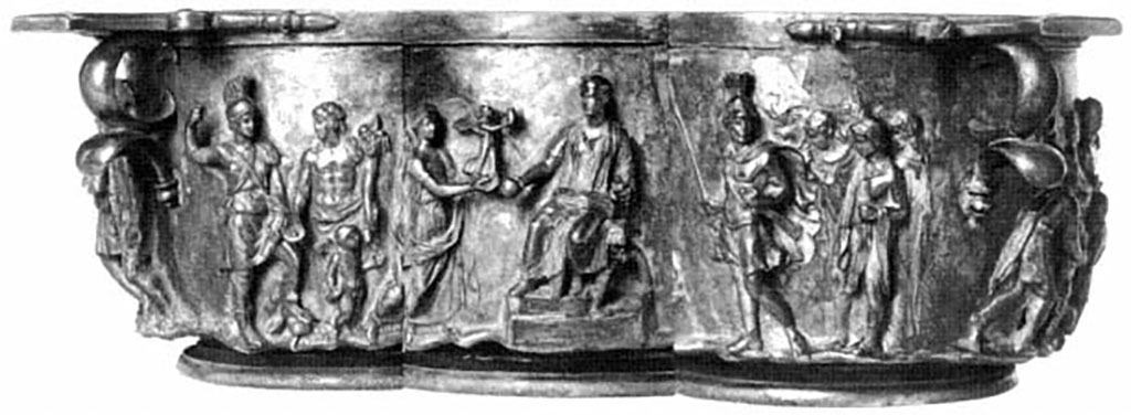 Villa della Pisanella, Boscoreale. Skyphos, Augustus Cup: expanded detail view of the second side.
According to Kuttner, the scene shows Augustus' World Rule. Roma, Genius of the Roman People, Amor, Venus, Victoria, Augustus, Mars, Gallia, et al.
Skyphos, coupe Auguste: vue détaillée élargie de la deuxième côté.
Selon Kuttner, il montre la règle mondiale d'Auguste. Roma, Génie du peuple romain, Amor, Venus,  Victoria, Auguste, Mars, Gallia, et al.
See Kuttner, Ann L. 1995. Dynasty and Empire in the Age of Augustus: The Case of the Boscoreale Cups  Berkeley: University of California Press, p. 12, pl. 12.