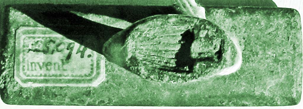 Boscotrecase, Villa di L. Arellius Successus. Bronze rectangular seal of L. Arelli Successi, ring side.
On the handle of the ring, is a recessed pot/vase. 
Now in Naples Archaeological Museum. Inventory number 125094.