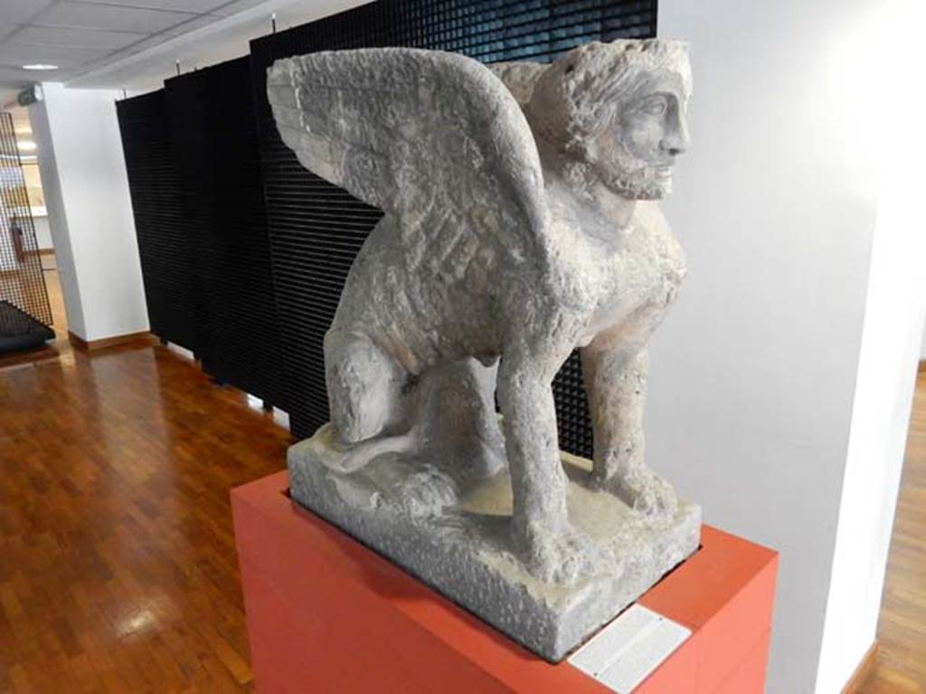 Pompeii, Villa in Fondo Antonio Prisco. 2010. Statue of Sphynx in grey tufa, inventory number: 25896.
Photo taken at Boston Museum of Fine Arts.
This statue was found at the entrance of the Villa excavated in 1903, in the district of Civita, north of Pompeii.
It was found with another, of which only the head remained. Originally they would have decorated the tomb found near the Villa.
Photo courtesy of Buzz Ferebee.