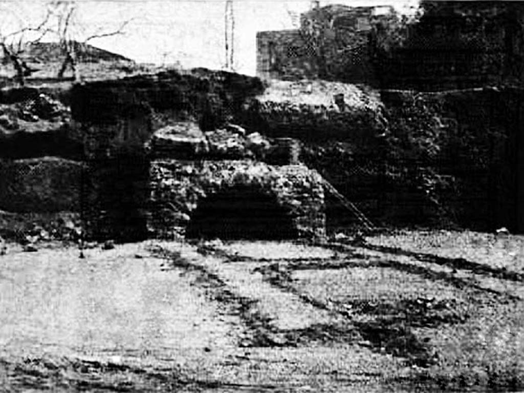 Domicella. Villa rustica romana. 1929. Photo of remains of Villa rustica at Domicella, Nola.
See Notizie degli Scavi di Antichità, 1929, p.201, fig. 2.