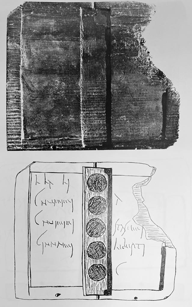 Complesso dei triclini in località Moregine a Pompei. Signature part of one of the wax tablets.
Photo courtesy of Sophie Hay.
See Camodeca, G., 1999. Tabulae Pompeianae Sulpiciorum. Edizione critica dell’archivio puteolano dei Sulpicii.
