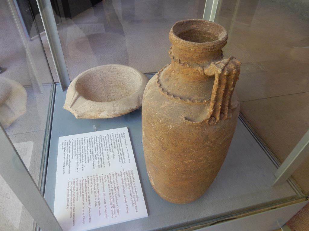 Complesso dei triclini in località Moregine a Pompei. May 2018.
Common ware jar with applied cords with thumbnail decoration.
Stamped mortar produced in the Rome area, used for the grinding of cereals.
Photo courtesy of Buzz Ferebee.