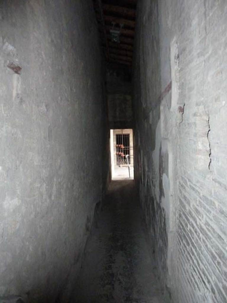 Oplontis, September 2015. Remaining plaster on west wall of corridor 3 leading south from portico 34 to room 4.