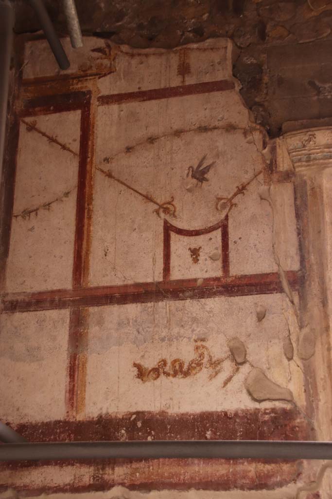Oplontis Villa of Poppea, October 2020. Looking west
Room 4, north-west corner, detail of decoration above entrance to corridor 6. 
Photo courtesy of Klaus Heese.