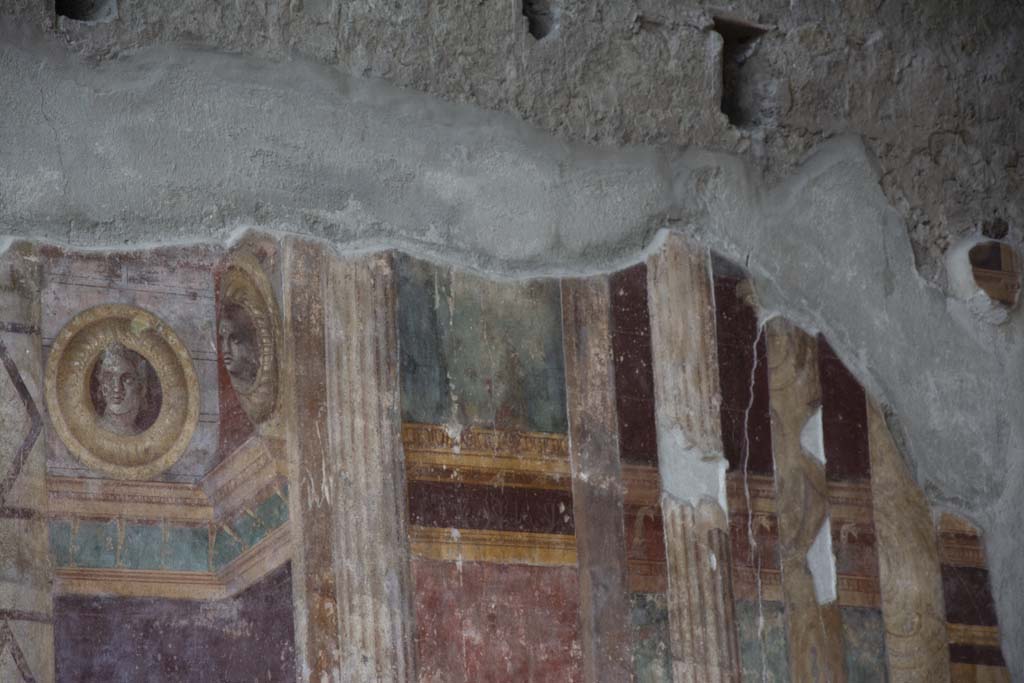 Oplontis Villa of Poppea, March 2019. Room 5, detail from upper west wall towards north end.
Foto Annette Haug, ERC Grant 681269 DÉCOR.