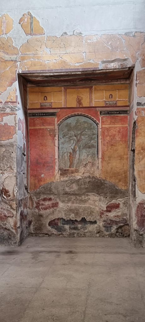 Oplontis Villa of Poppea, January 2023. 
Room 8, looking towards the east wall with large recess.
Photo courtesy of Miriam Colomer.