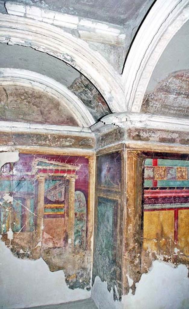 Oplontis Villa of Poppea, October 2001. Room 11, upper vaulted area above alcoves.
Photo courtesy of Peter Woods.