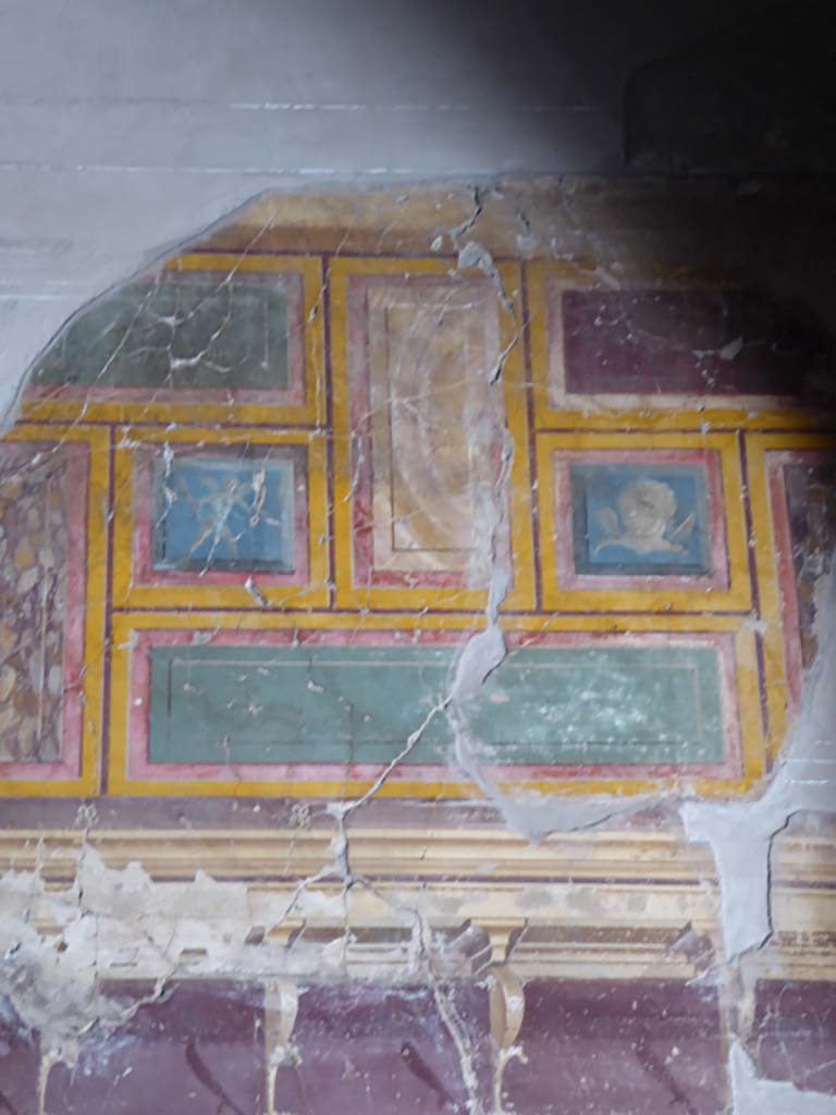 Oplontis Villa of Poppea, September 2017. 
Room 14, detail of painted decoration above doorway in east wall.
Foto Annette Haug, ERC Grant 681269 DÉCOR.