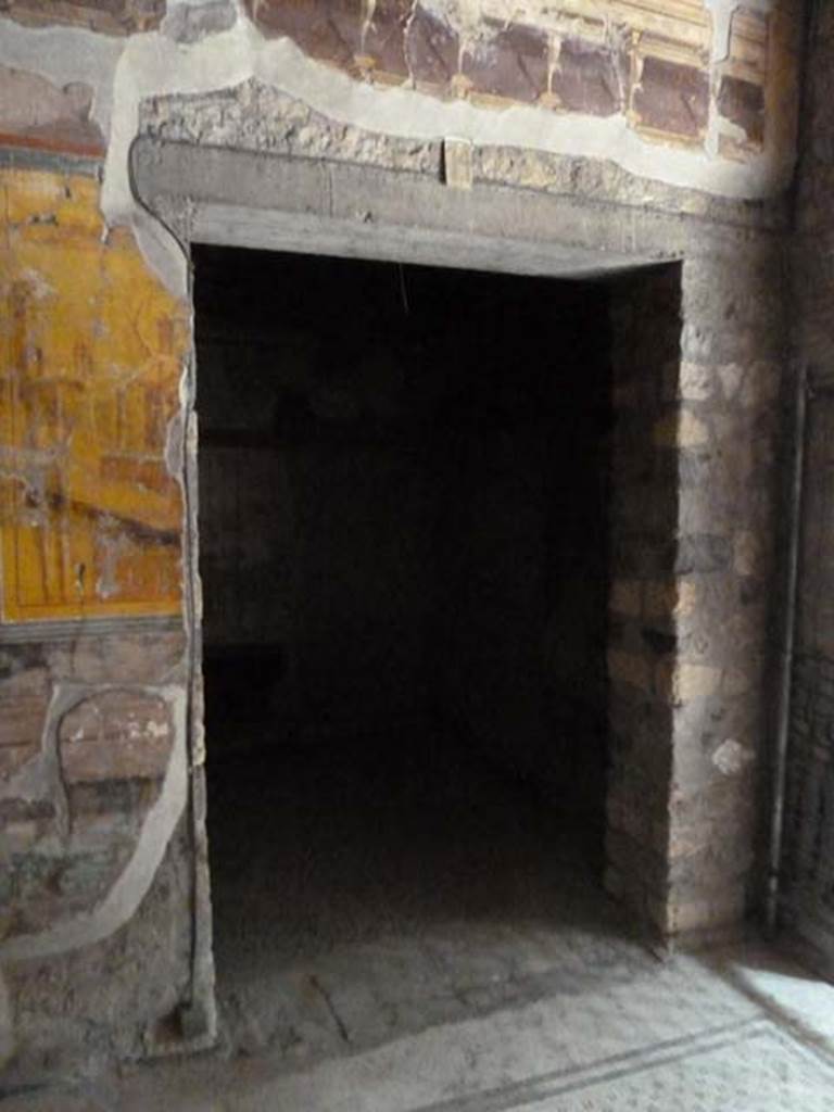Oplontis, September 2015. Room 14, east wall with doorway to room 10b. On the south side of the doorway, on the right, there is no painted panel.