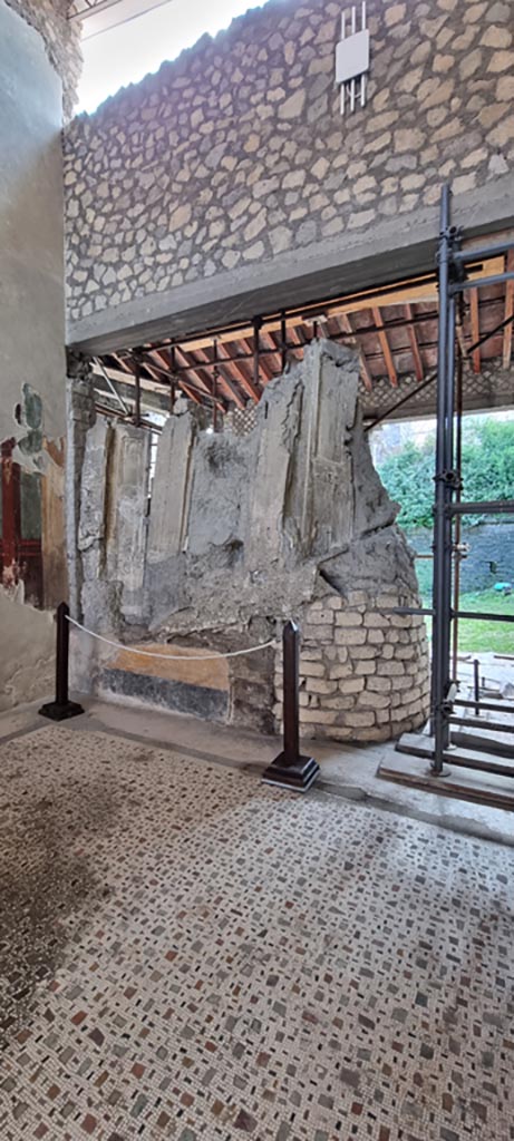 Oplontis Villa of Poppea, January 2023.
Room 15, looking towards south-east corner of the oecus, with a plaster-cast of window shutters in the south wall. 
Photo courtesy of Miriam Colomer.