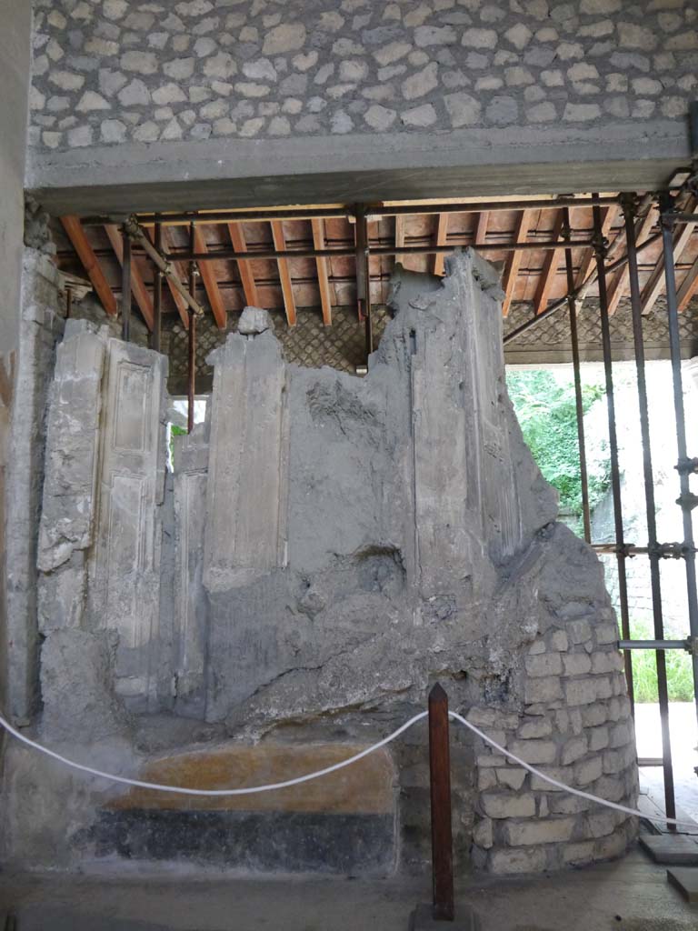 Oplontis Villa of Poppea, September 2018.
Room 15, looking south towards plaster-cast of closed window shutters. 
Foto Anne Kleineberg, ERC Grant 681269 DÉCOR.