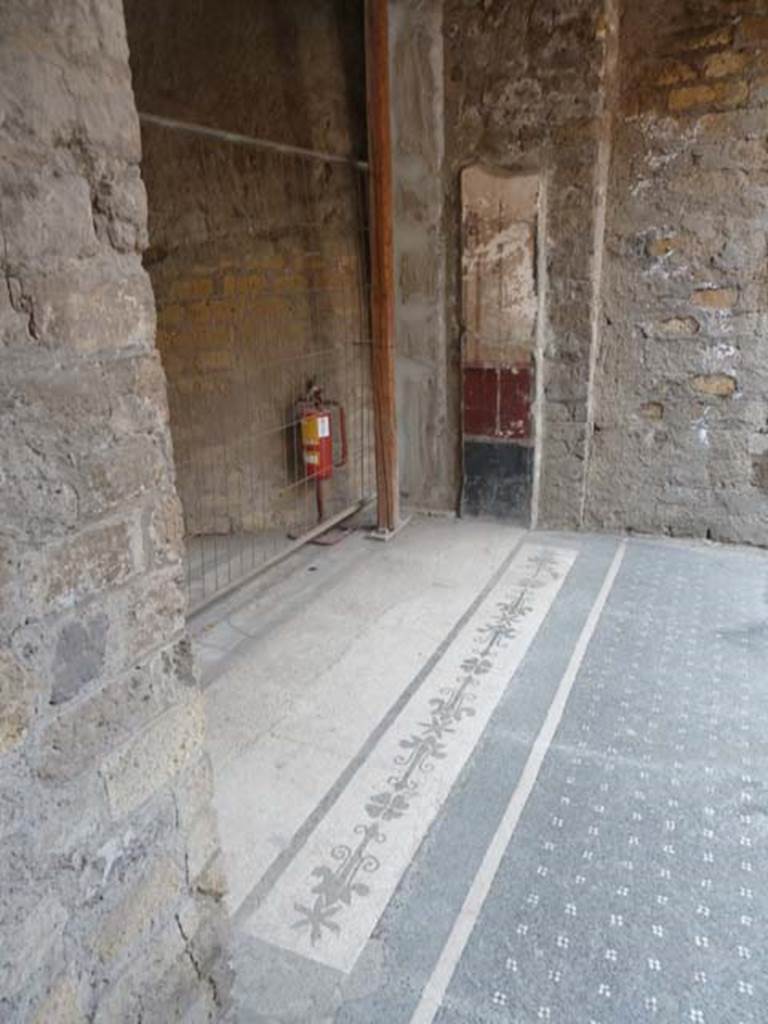 Oplontis, September 2015. Room 16, mosaic threshold in doorway leading to room 15.