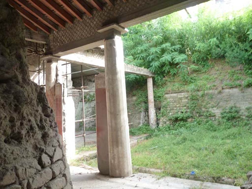 Oplontis, September 2015. Peristyle 19, looking south-east from room 15, and across portico 13.