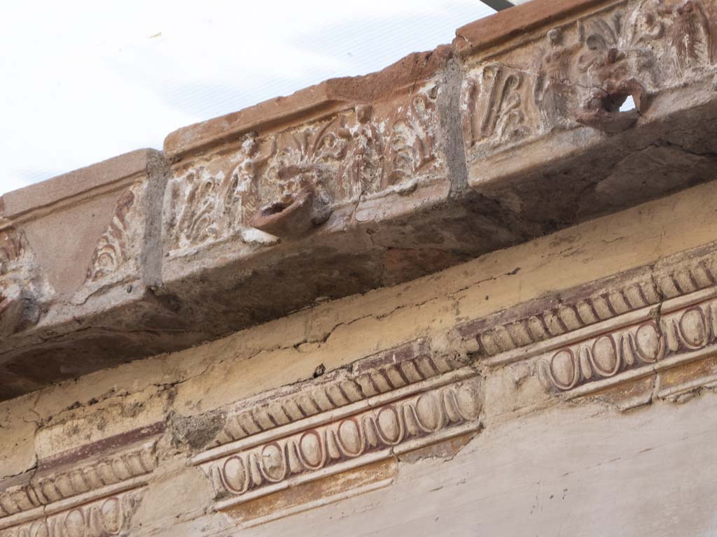 Oplontis Villa of Poppea, September 2017. Room 20, detail of stucco decoration from top of centre of east wall.
Foto Annette Haug, ERC Grant 681269 DÉCOR.