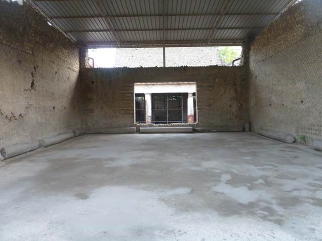 Oplontis, September 2015. Room 21, looking south. As the walls were found with no decoration, it is thought that there had not been time to start to decorate them before the eruption. The remodelling of the Villa was also the probable reason why the columns from the swimming pool portico had been moved from their original place, and were discovered situated along the walls of this room.