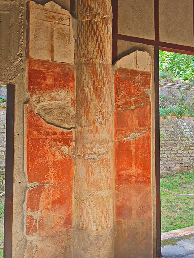 Oplontis Villa of Poppea, October 2023. 
Room 24, detail of interior half-column embedded into the wall. Photo courtesy of Giuseppe Ciaramella.