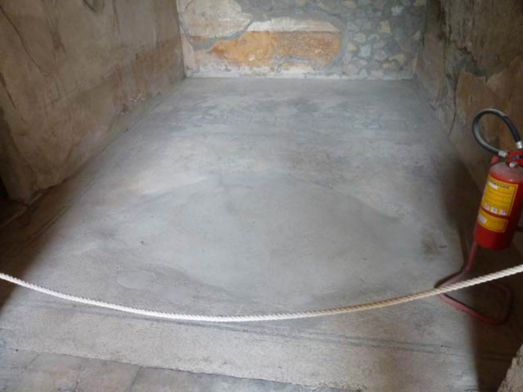 Oplontis, September 2015. Room 25, flooring.