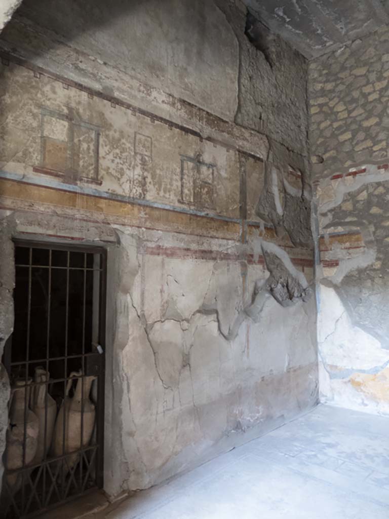 Oplontis Villa of Poppea, September 2017. Room 25, west wall with doorway to room 22.
Foto Annette Haug, ERC Grant 681269 DÉCOR.