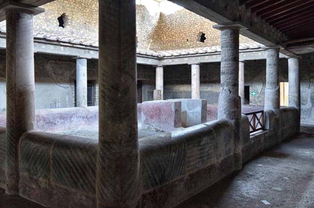 Oplontis Villa of Poppea, April 2018. Room 32, looking south-east across rustic peristyle.
Photo courtesy of Ian Lycett-King. Use is subject to Creative Commons Attribution-NonCommercial License v.4 International.