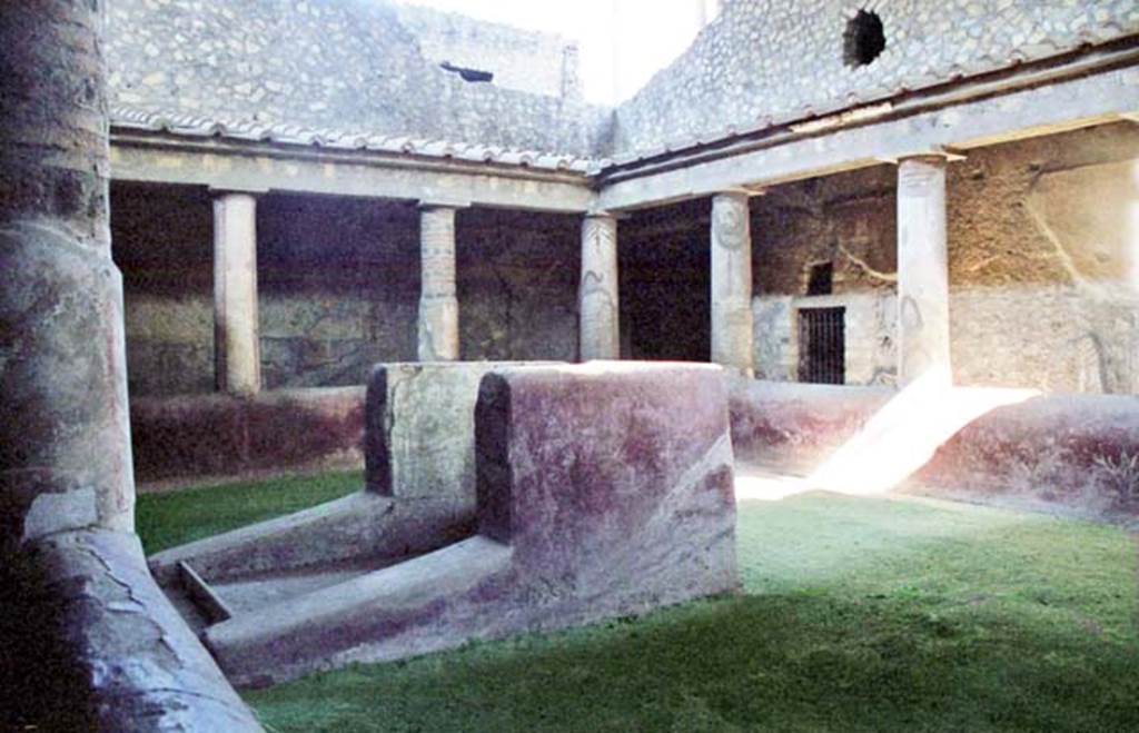 Oplontis Villa of Poppea, October 2001. Room 32, looking north towards fountain in internal rustic courtyard. Photo courtesy of Peter Woods.