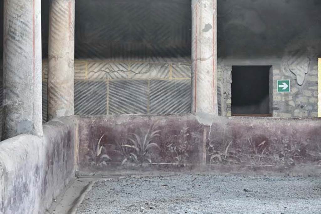 Oplontis Villa of Poppea, April 2018. Room 32, detail of south wall, and south-east corner. 
Photo courtesy of Ian Lycett-King. Use is subject to Creative Commons Attribution-NonCommercial License v.4 International.