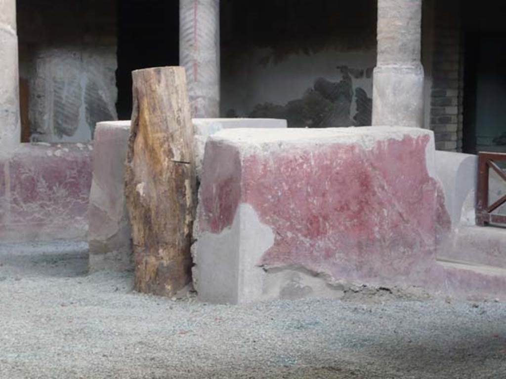 Oplontis, May 2010. Room 32, the rustic peristyle. Looking south-west towards rear of fountain. Photo courtesy of Buzz Ferebee.
