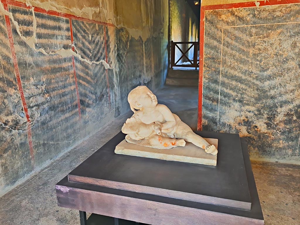 Oplontis Villa of Poppea, October 2023. 
Corridor 63, marble statue of young boy and goose on display, but may have been from room 32 . Photo courtesy of Giuseppe Ciaramella.