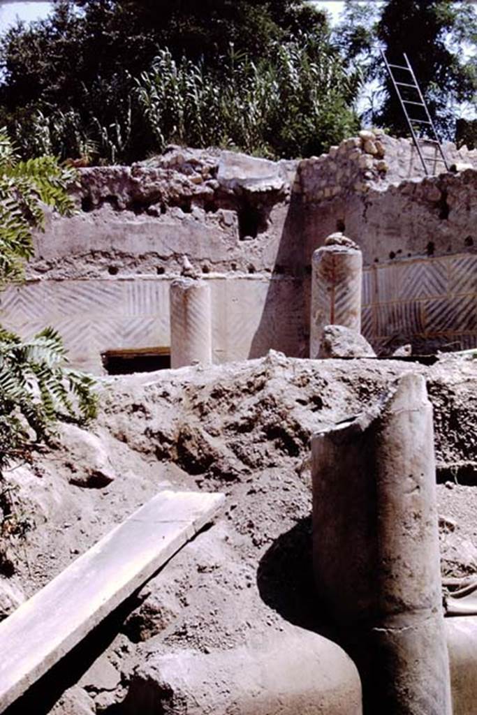 Oplontis, 1973. Rustic peristyle 32 (17) during excavation. Photo by Stanley A. Jashemski. 
Source: The Wilhelmina and Stanley A. Jashemski archive in the University of Maryland Library, Special Collections (See collection page) and made available under the Creative Commons Attribution-Non Commercial License v.4. See Licence and use details. J73f0367