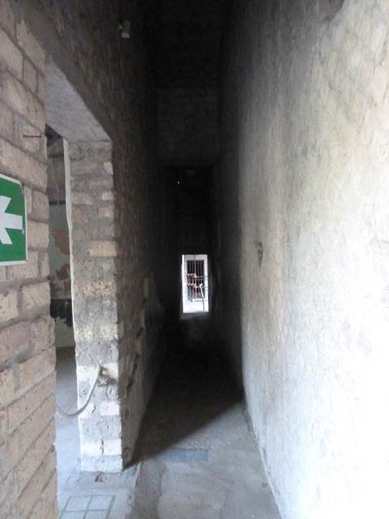 Oplontis, September 2015. East Portico 34, corridor leading south to room 4, with doorway to room 30, on left.