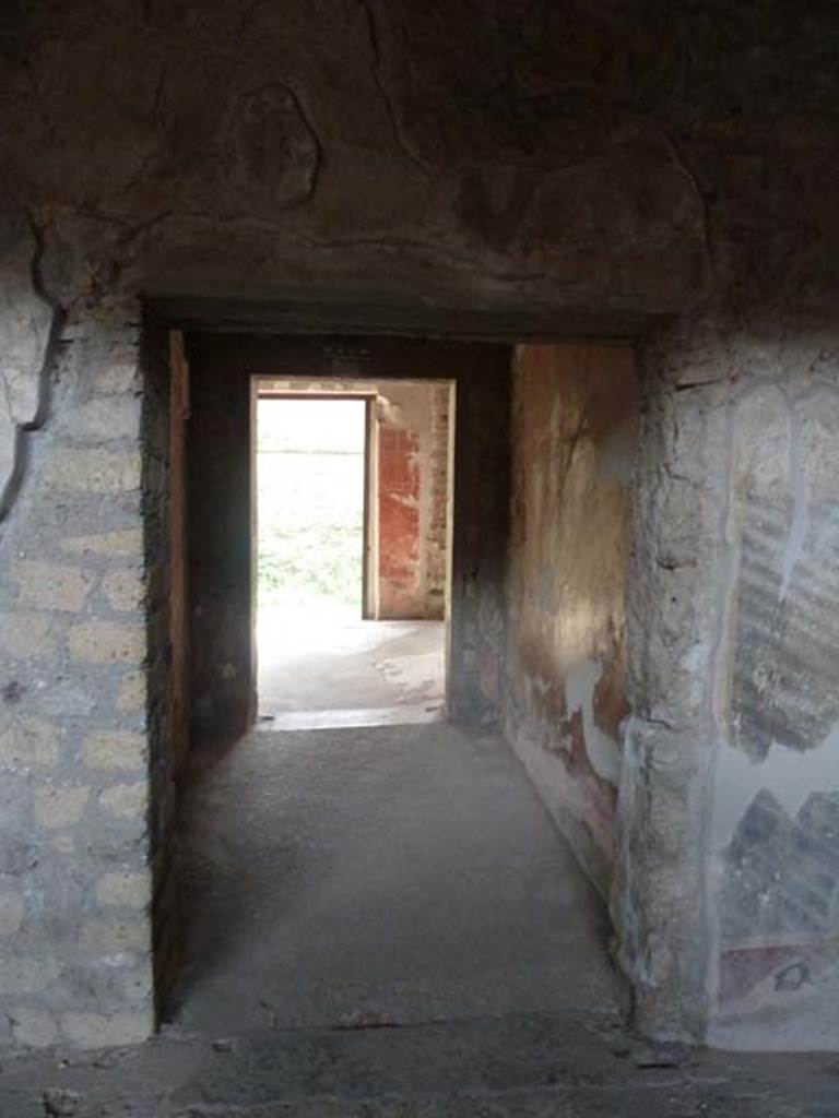 Oplontis, September 2015. Corridor 37, looking south towards portico 24, from internal peristyle no.32.