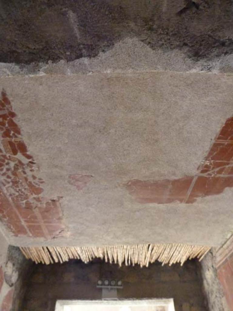 Oplontis, September 2015. Corridor 37, looking south at reconstructed ceiling which shows the way these ceiling would always have been made using reeds, then plastered and decorated.