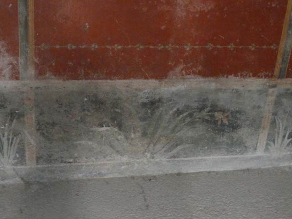 Oplontis, September 2015. Room 38, painted black zoccolo from north wall.