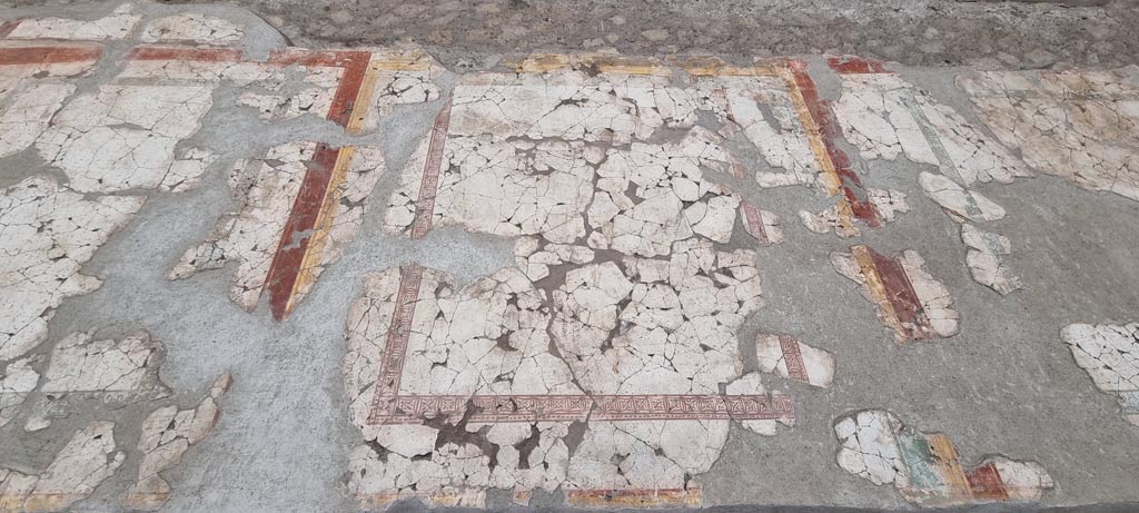 Oplontis Villa of Poppea, January 2023. 
Corridor 46, detail of painted decoration from upper south wall. Photo courtesy of Miriam Colomer.