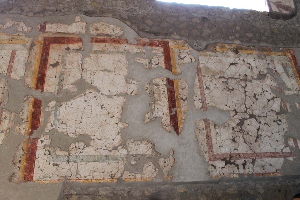 Oplontis Villa of Poppea, March 2014. Corridor 46, detail from upper south wall. 
Foto Annette Haug, ERC Grant 681269 DÉCOR.