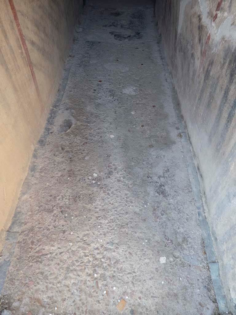 Oplontis Villa of Poppea, September 2017. Corridor 52, looking south across flooring.
Foto Annette Haug, ERC Grant 681269 DÉCOR.