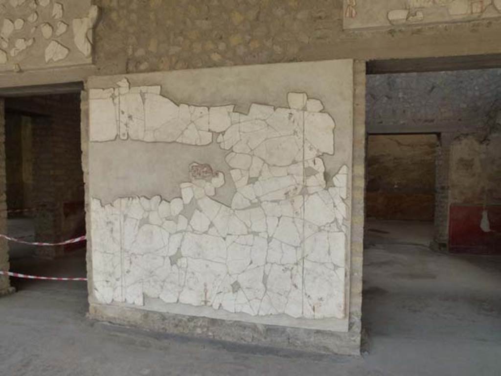 Oplontis, September 2011. Area 60, west portico wall between doorways to rooms 88 and 90. Looking west. Photo courtesy of Michael Binns.
